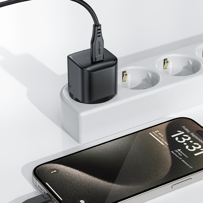 AceFast 30W Fast Charge Wall mini Charger A77